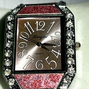New in box-Mingus pink cuff watch——-needs battery